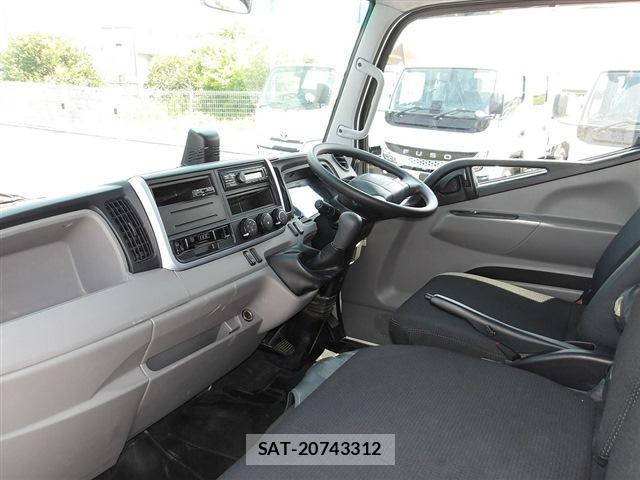 MITSUBISHI FUSO CANTER 2024-03 8278734-2