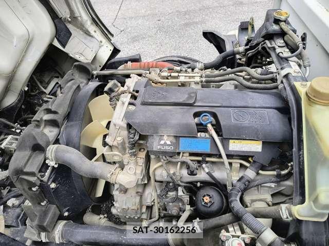 MITSUBISHI FUSO CANTER 2017-06 8285796-11
