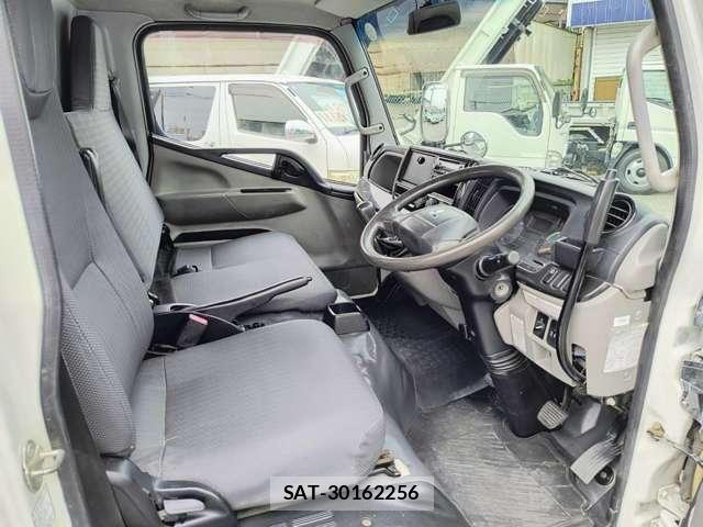MITSUBISHI FUSO CANTER 2017-06 8285796-13