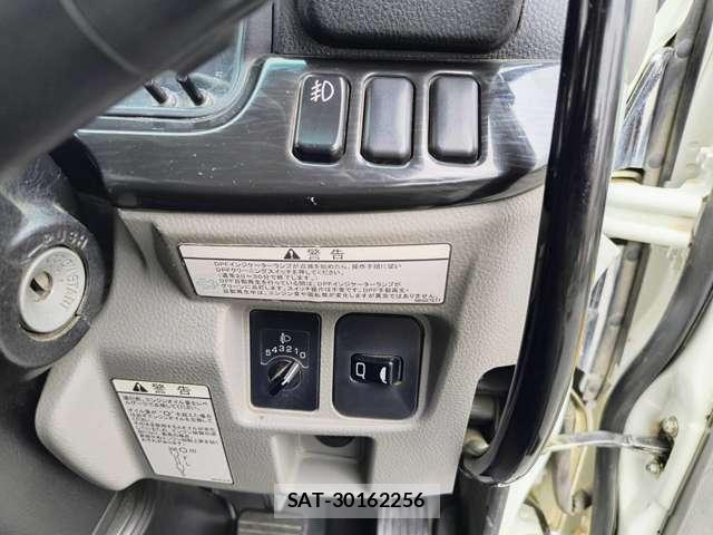 MITSUBISHI FUSO CANTER 2017-06 8285796-15