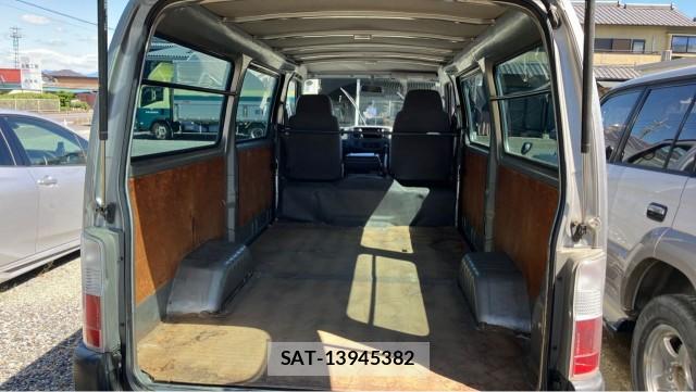Nissan Caravan 2004-08 8282189-17