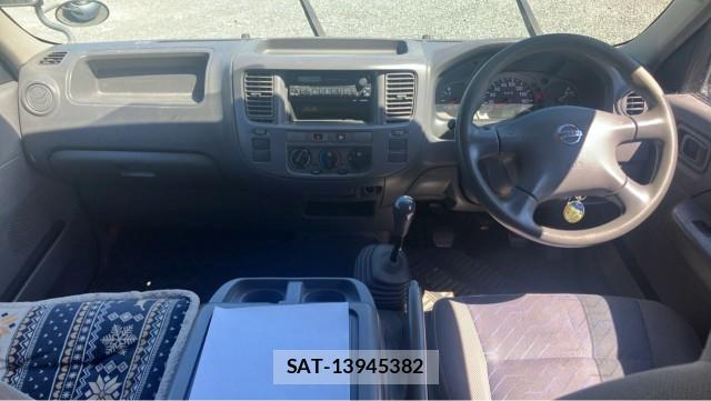 Nissan Caravan 2004-08 8282189-2