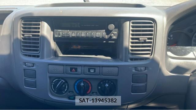 Nissan Caravan 2004-08 8282189-4