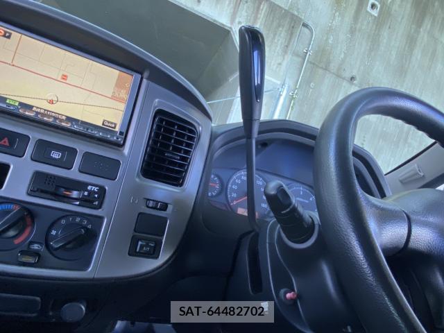 Nissan Caravan 2009-02 8285831-11