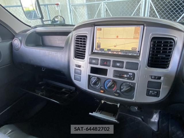Nissan Caravan 2009-02 8285831-14
