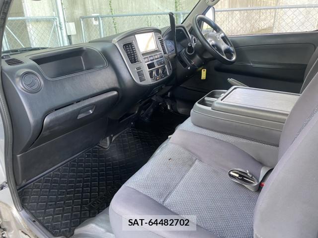 Nissan Caravan 2009-02 8285831-6