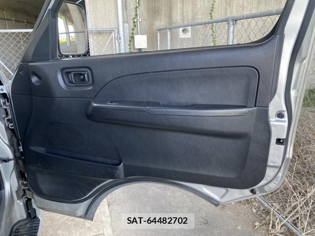 Nissan Caravan 2009-02 8285831-7