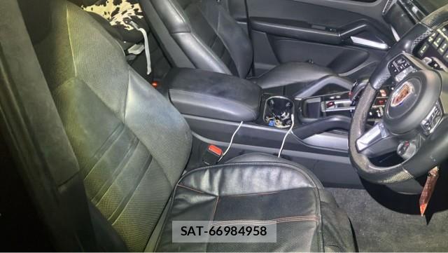 Porsche CAYENNE 2018-10 8280948-5