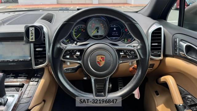 Porsche CAYENNE 2015-12 8282385-14