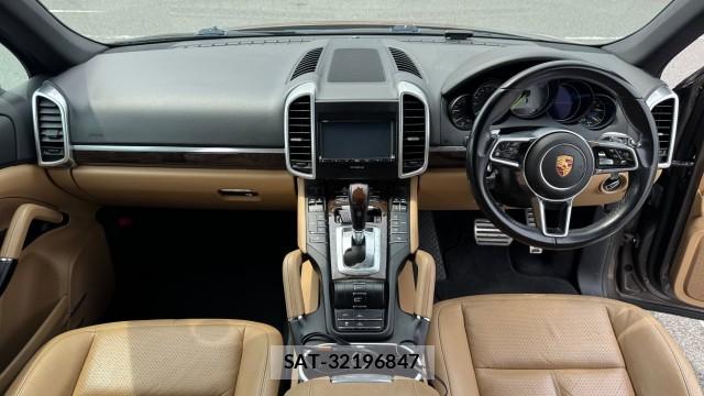 Porsche CAYENNE 2015-12 8282385-2