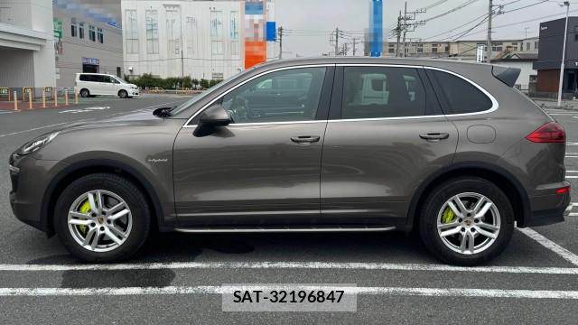 Porsche CAYENNE 2015-12 8282385-9