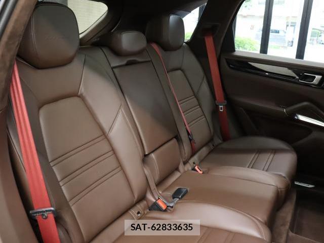 Porsche CAYENNE 2018-10 8282983-6