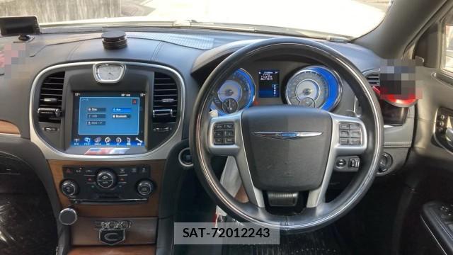 Chrysler 300 2015-06 8282436-16
