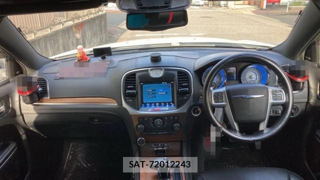 Chrysler 300 2015-06 8282436-2
