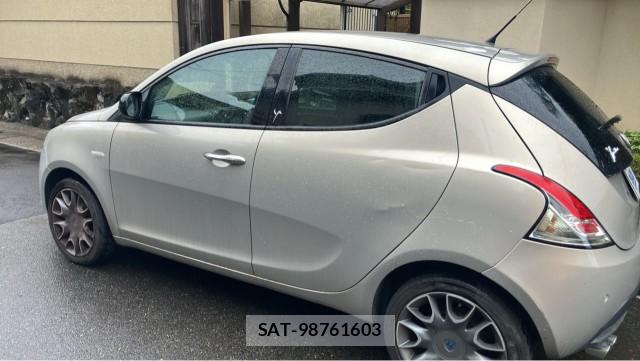Chrysler YPSILON 2014-04 8280963-10