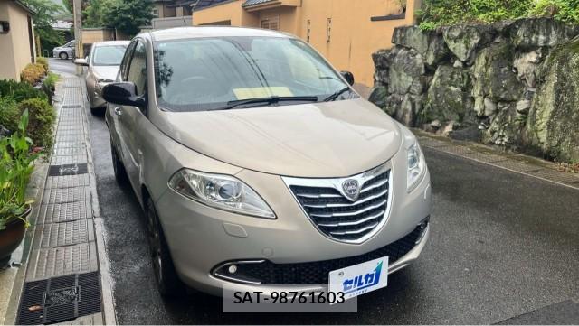Chrysler YPSILON 2014-04 8280963-11