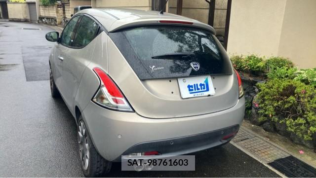 Chrysler YPSILON 2014-04 8280963-13