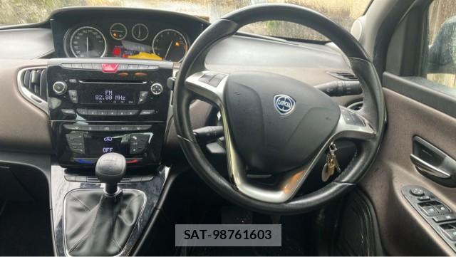 Chrysler YPSILON 2014-04 8280963-16