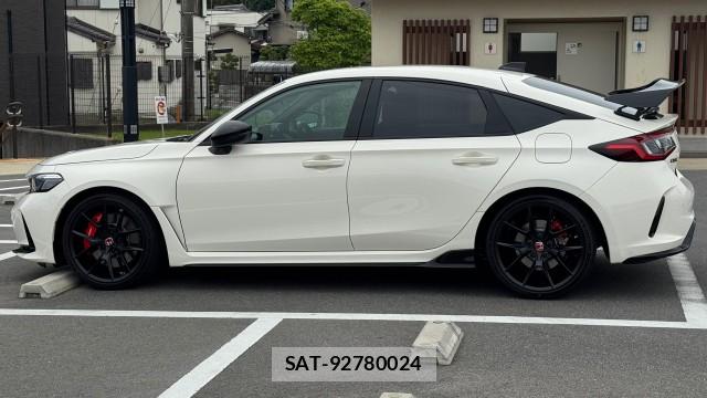 Honda CIVIC 2025-05 8281069-10