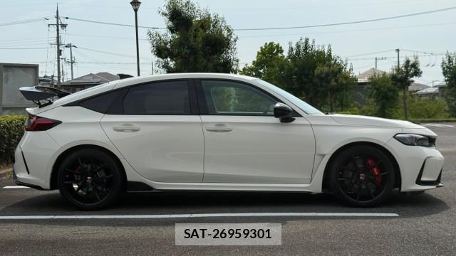 Honda CIVIC 2025-11 8282003-3