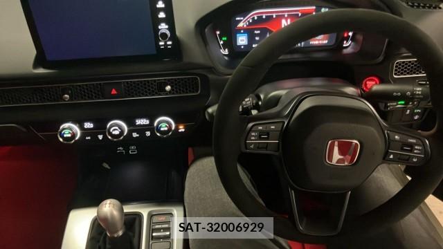 Honda CIVIC 2025-01 8282075-16