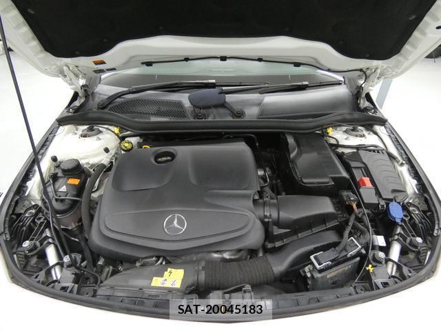 Mercedes Benz CLA-CLASS 2016-12 8283614-19