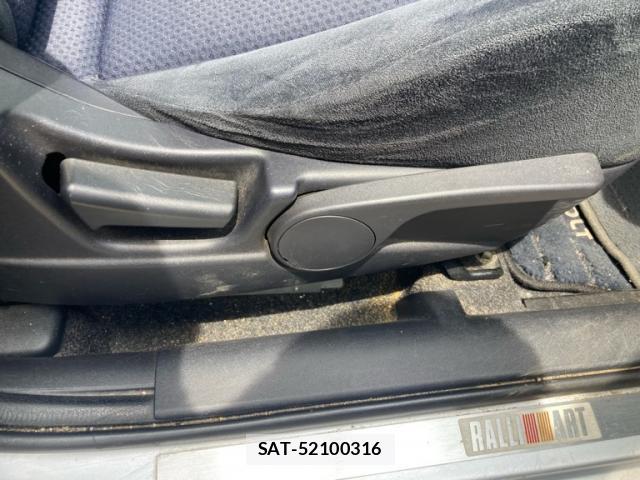 Mitsubishi COLT 2004-12 8279658-9