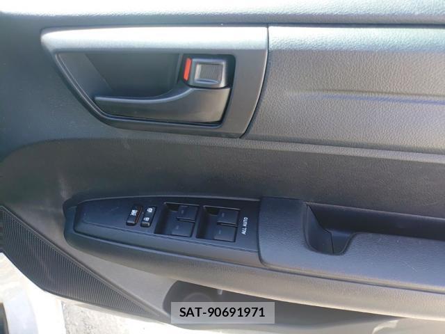 Toyota COROLLA AXIO 2018-07 8279921-13