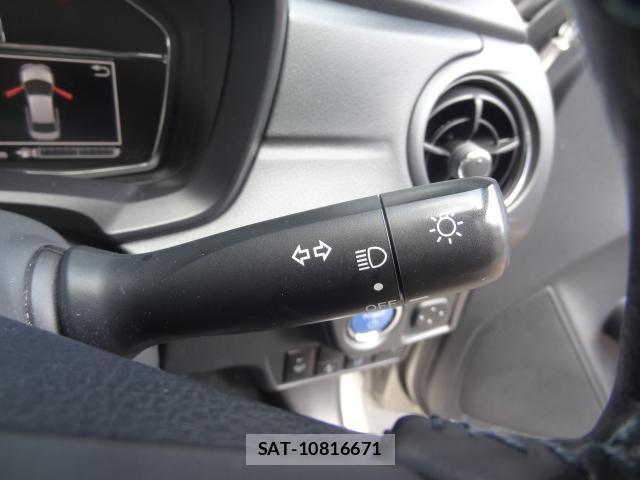 Toyota COROLLA AXIO 2015-07 8282940-17