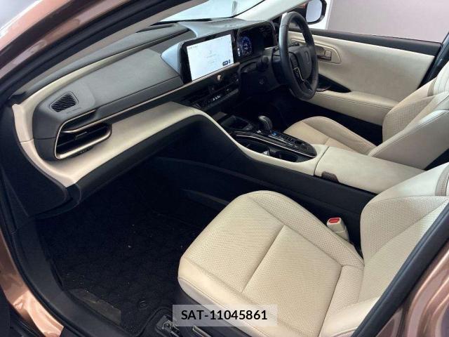 Toyota Crown Crossover 2024-06 8276980-4
