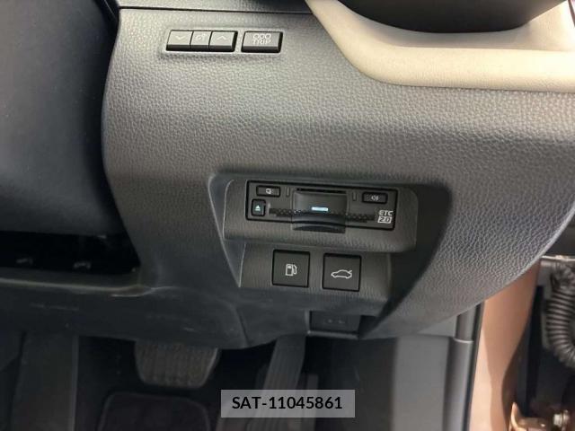Toyota Crown Crossover 2024-06 8276980-6