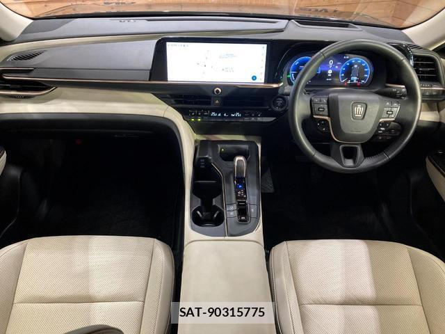 Toyota Crown Crossover 2023-09 8277631-1