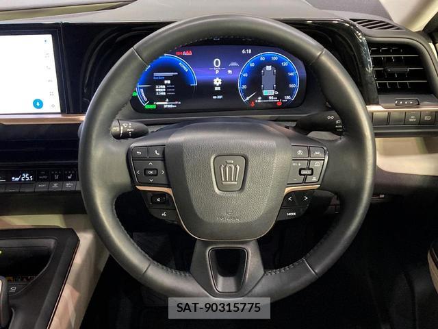 Toyota Crown Crossover 2023-09 8277631-7