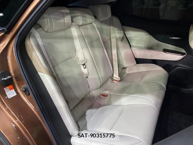 Toyota Crown Crossover 2023-09 8277631-9