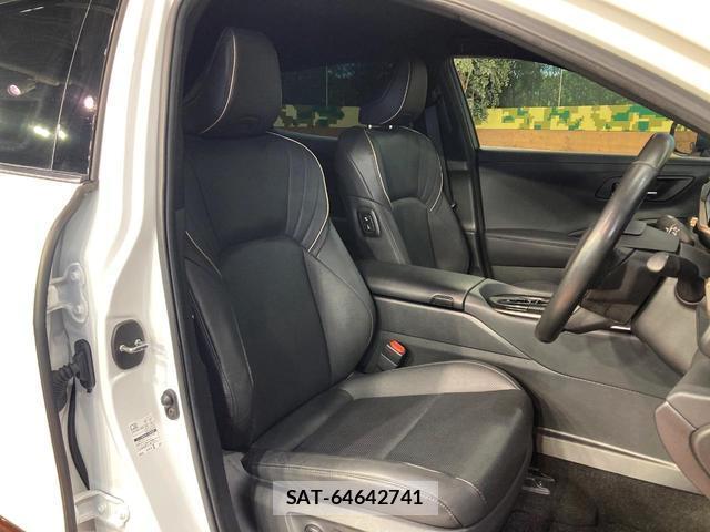 Toyota Crown Crossover 2023-09 8277649-8