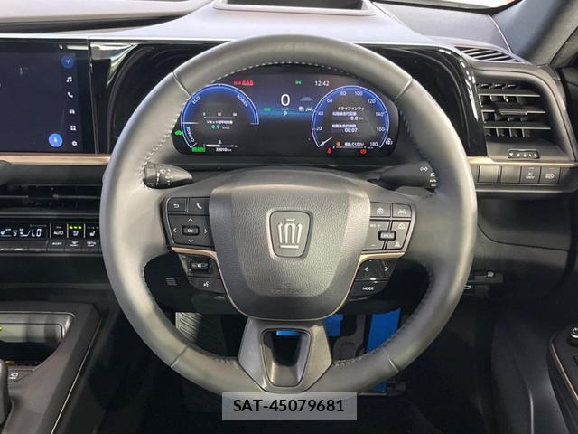 Toyota Crown Crossover 2023-01 8279028-11