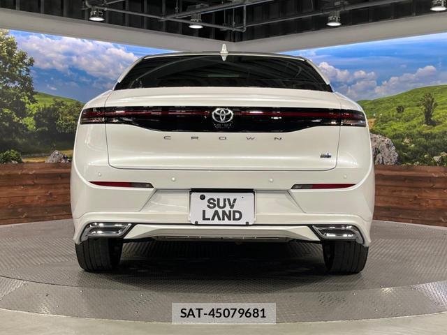 Toyota Crown Crossover 2023-01 8279028-15