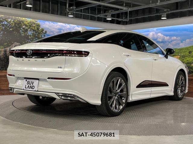 Toyota Crown Crossover 2023-01 8279028-17