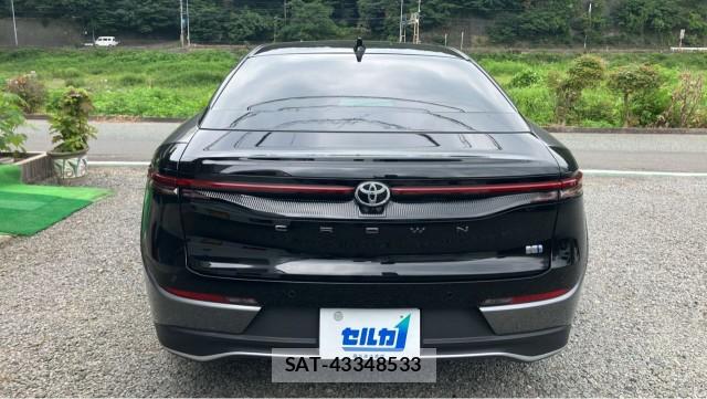 Toyota Crown Crossover 2023-03 8281838-1