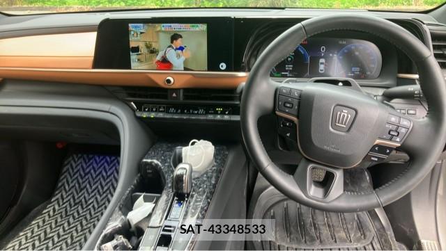Toyota Crown Crossover 2023-03 8281838-16