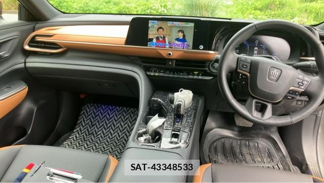 Toyota Crown Crossover 2023-03 8281838-2
