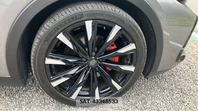 Toyota Crown Crossover 2023-03 8281838-8