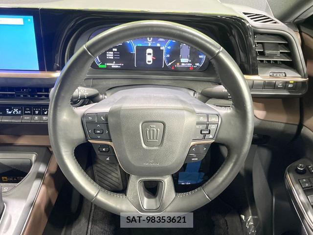 Toyota Crown Crossover 2023-08 8282649-10