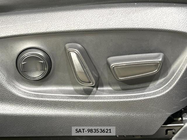 Toyota Crown Crossover 2023-08 8282649-4