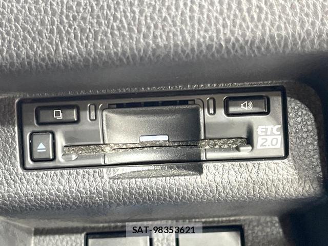 Toyota Crown Crossover 2023-08 8282649-5
