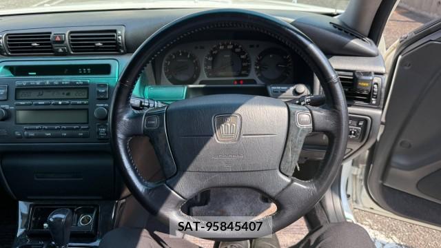 Toyota CROWN ESTATE 2002-06 8281832-15