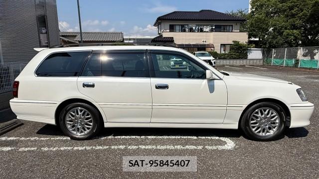 Toyota CROWN ESTATE 2002-06 8281832-3