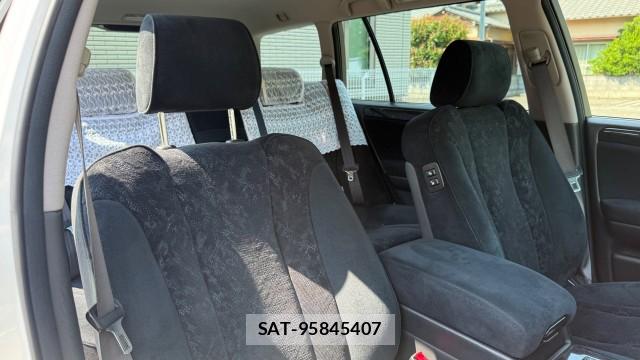Toyota CROWN ESTATE 2002-06 8281832-5