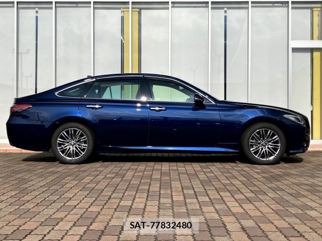 Toyota CROWN HYBRID 2021-06 8277211-1