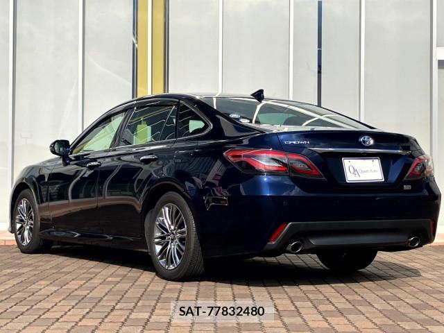 Toyota CROWN HYBRID 2021-06 8277211-2